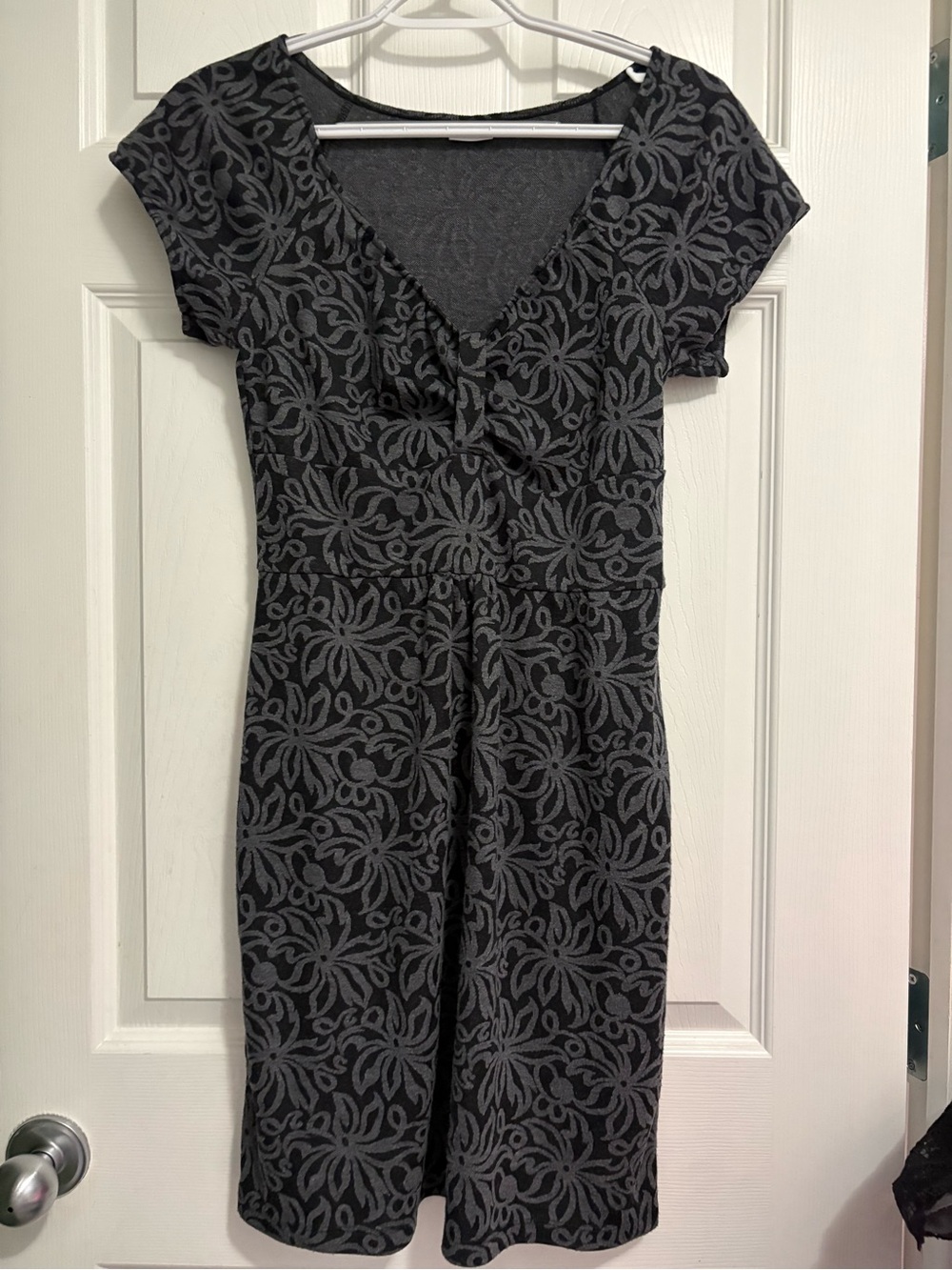 Suzy shier short sleeve sweater dress floral-like print